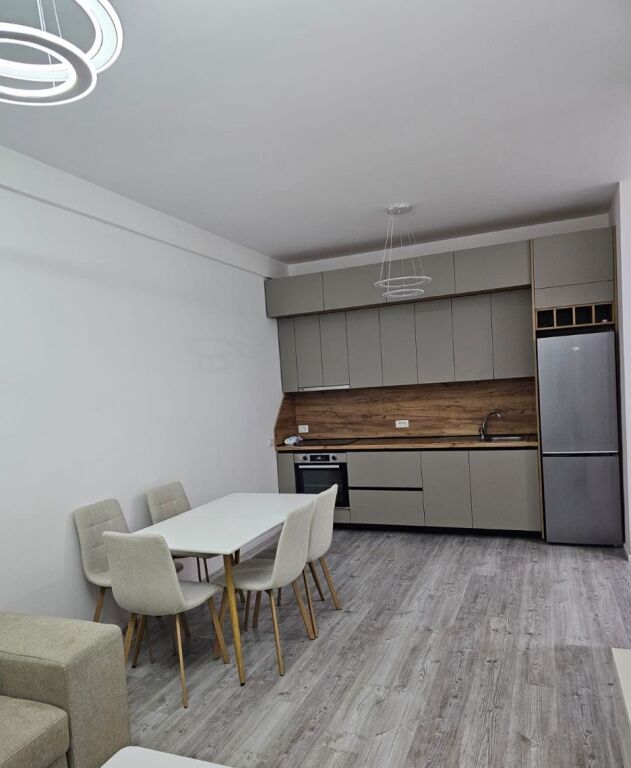 Apartament 2+1+2 Me Qera Te Amerikan 3  ID 5482