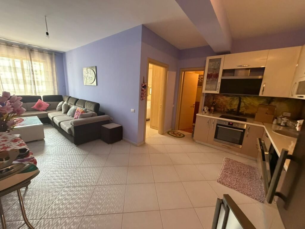 🏢Fresk, vicino al Ristorante Fresk, si affitta appartamento arredato 1+1. 50.000 Leke    