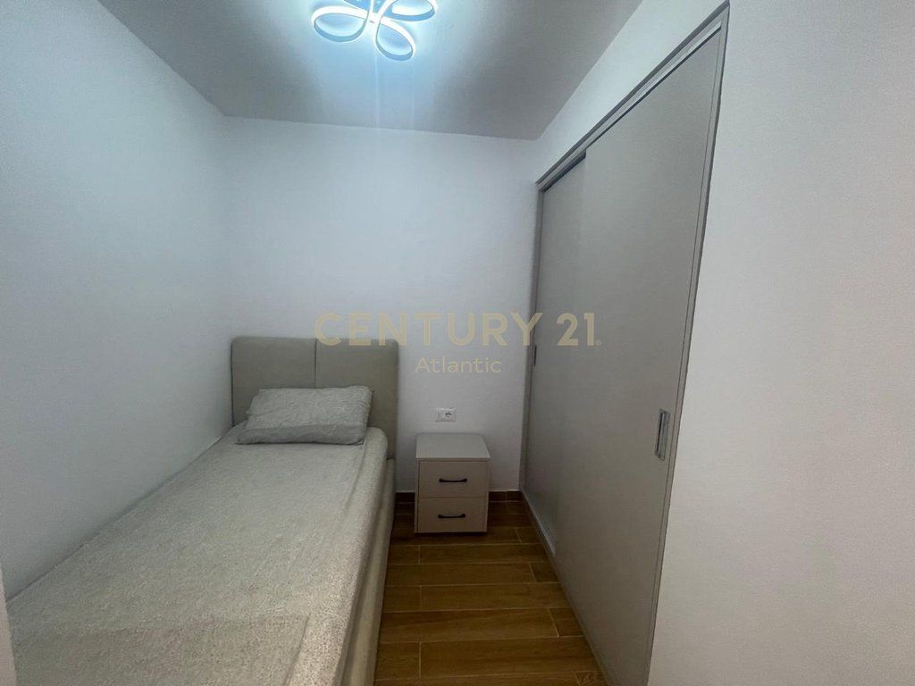 Jepet 2+1 me qira ne zonen e plazhit Durres te rrota e kuqe!