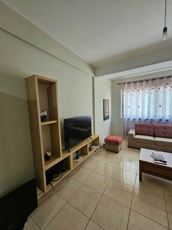 Jepet apartament 1+1 me qira ne Astir , prane Hotel Marinaj , Unaza e Re .