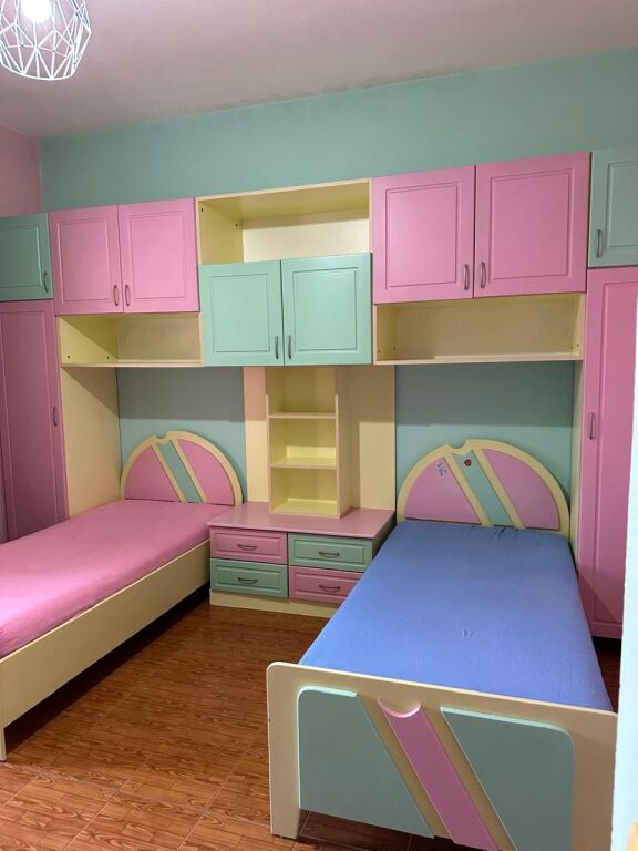 🏠Astir, vicino al Ristorante “Vellezrit Gjana” si affitta appartamento, 2+1+2, arredato. 50.000 Leke