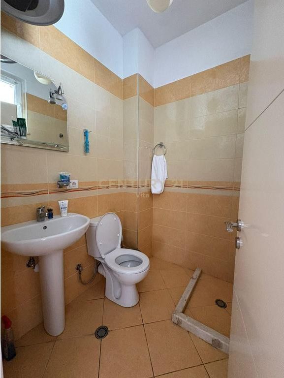 Super apartament 2+1+2 për Shitje pranë Kopshtit Botanik dhe Xhamisë, Tiranë !!