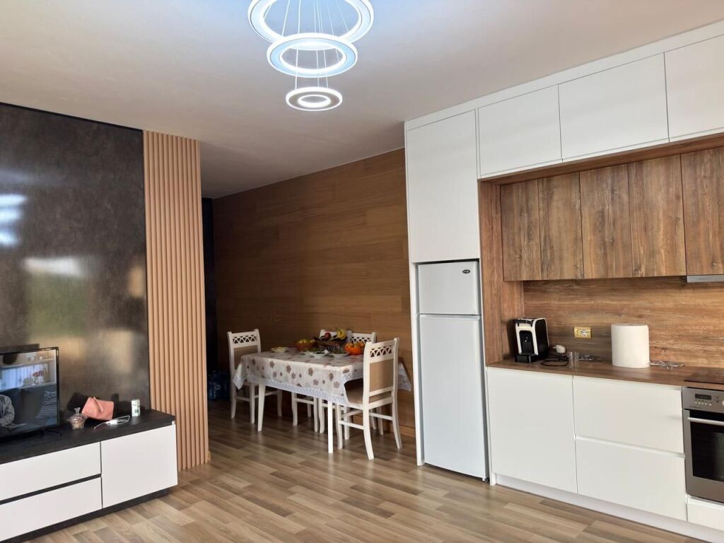 shitet apartament 2+1+ verande te shkembi i kavajes