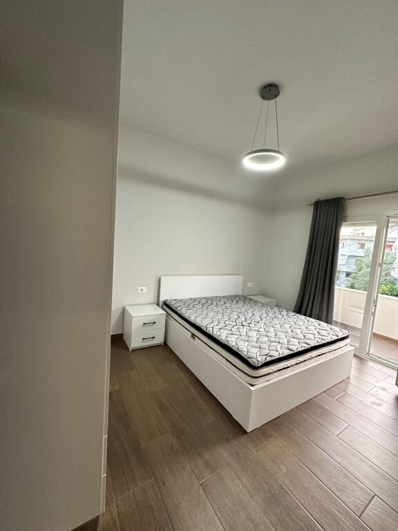 Apartament me qera 1+1