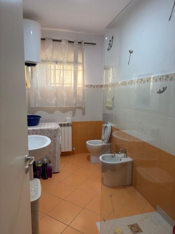 shitet apartament 2+1+ verande te shkembi i kavajes