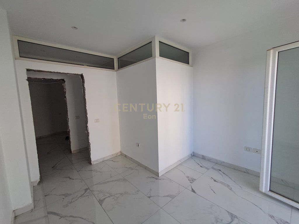 VENDESI APPARTAMENTO 3+1+2 (+4 BALCONI) A PLAZH ILIRIA !