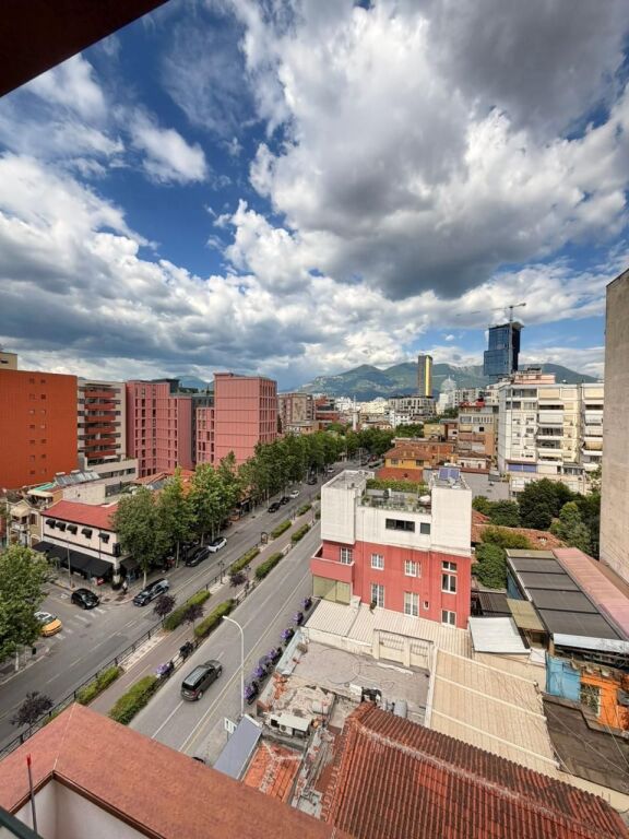 🏢 JEPET ME QIRA – QENDËR TIRANË | RRUGA E KAVAJËS