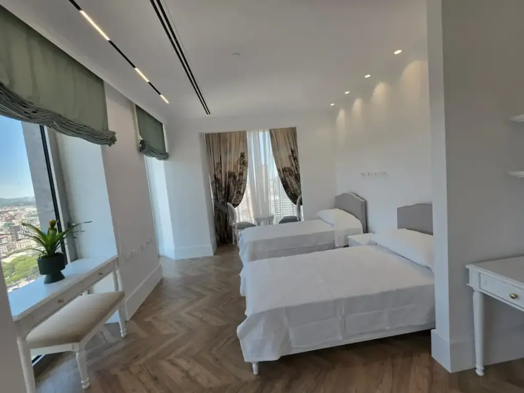 APARTAMENT LUKSOZ 2+1+2 PËR QIRA NË DOWNTOWN TIRANA