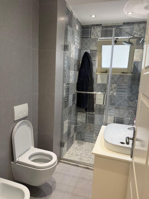 Super Appartamento 3+1+2 in affitto vicino al Centro di Tirana