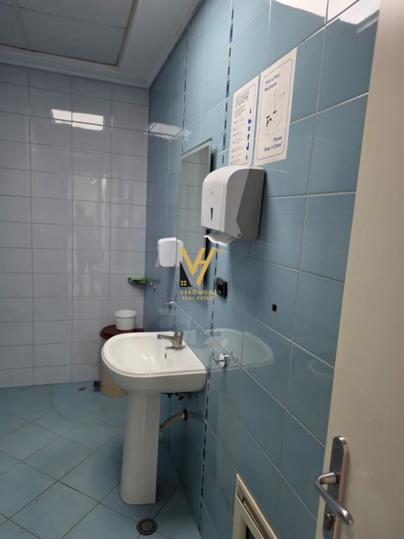 JEPET ZYRE 95 M2 ME QIRA TE KULLAT BINJAKE 1.700 EURO