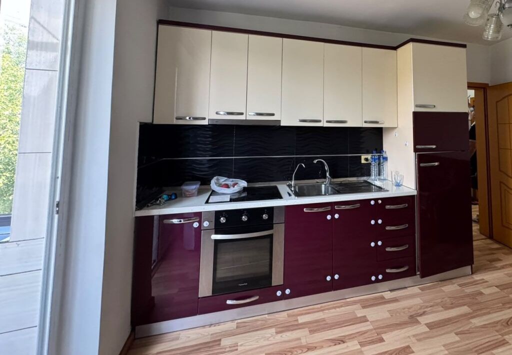 Shitet apartament 2+1 tek Rruga Asim Vokshi , perballe Shkolles Harry Fultz , Zogu i Zi , Rruga Jordan Misja , Brraka , Rruga Don Bosko .