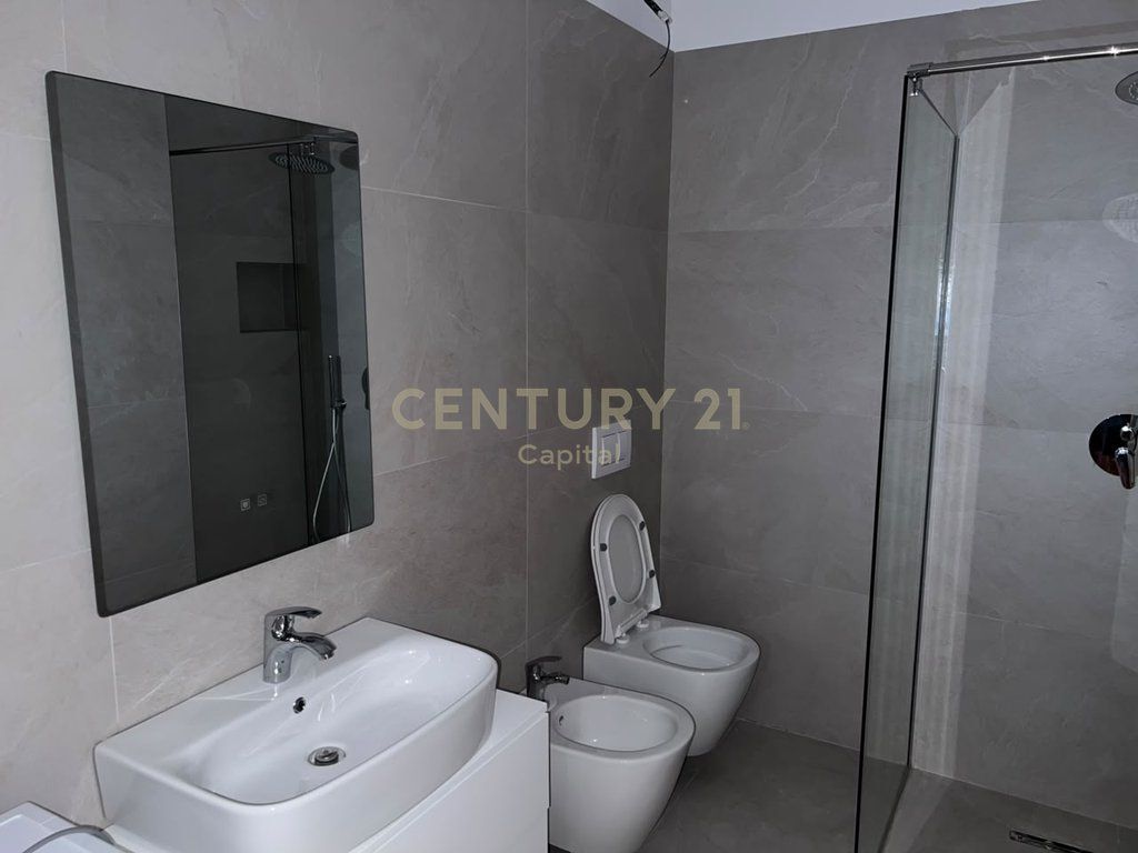 Appartamento 1+1 di lusso in affitto vicino a SPAK, edificio nuovo! 650 € /Mese 60.000 Lek /Mese