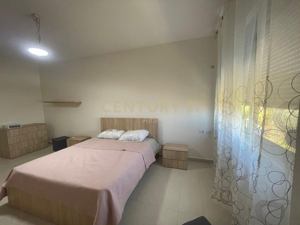 Jepet me qira apartament 2+1 te Liqeni i Thatë, në Rrugën Peti.