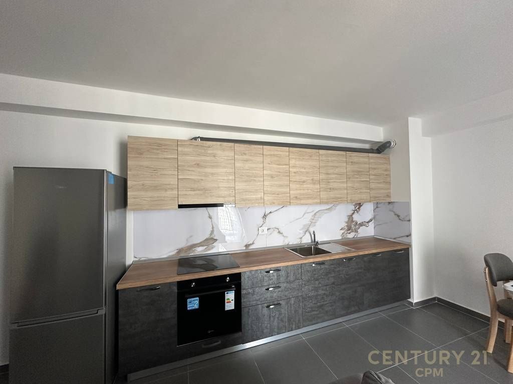 Jepet me Qera Apartament 3+1 I sapo Investuar, Rruga 5 Maji