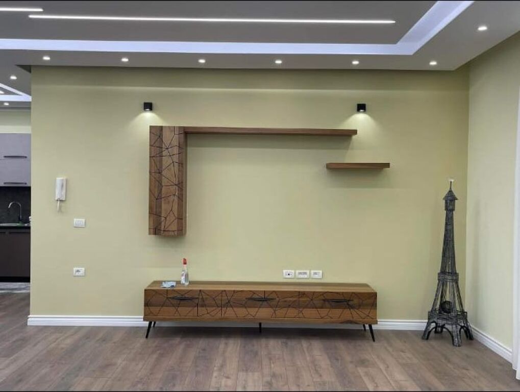 Rent | Vilë 3 + 1+2 | Kodra E. Priftit | 800 €/month