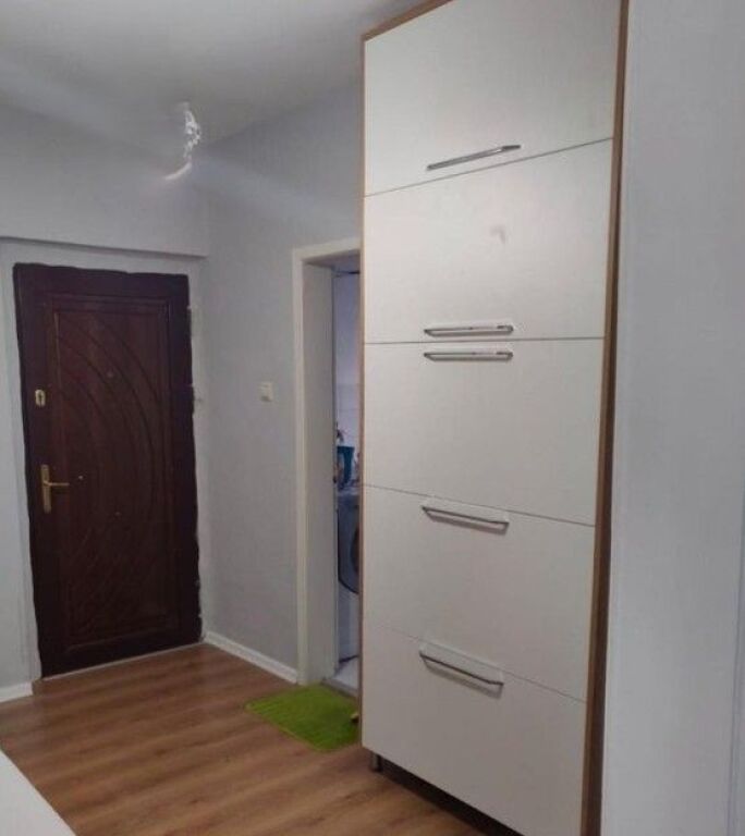 🏡 **SHITET APARTAMENT 1+1 – PRANË PAZARIT TË RI, TIRANË**