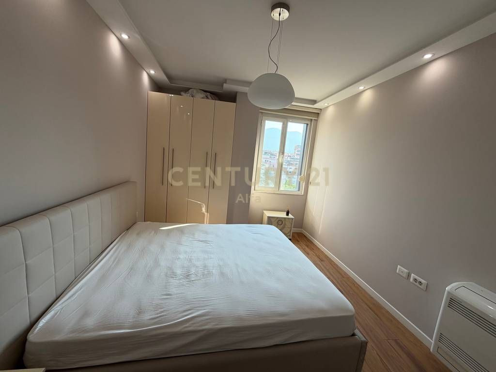 Affittasi appartamento 2+1+2 di fronte a Toptani – una delle zone migliori di Tirana!