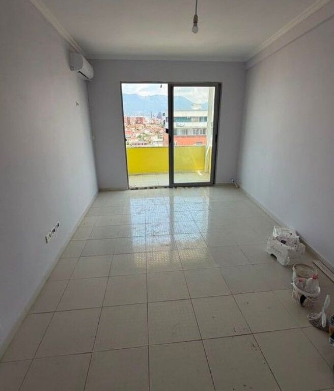 🏡 **SHITET APARTAMENT 1+1 – MISTO MAME, PRANË KOMPLEKSIT ÇABEJ**