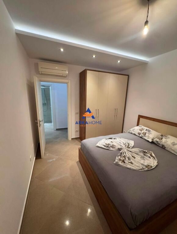 AFFITTASI APPARTAMENTO 2+1+BALCONE "AL RING CENTER, ZOGU I ZI" 1000 EURO