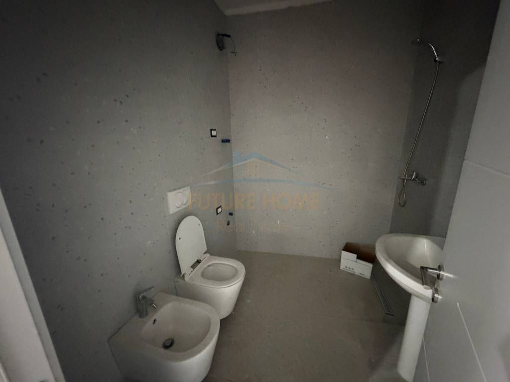 Rent, Business Premises, Ndregjoni Complex, Tirana