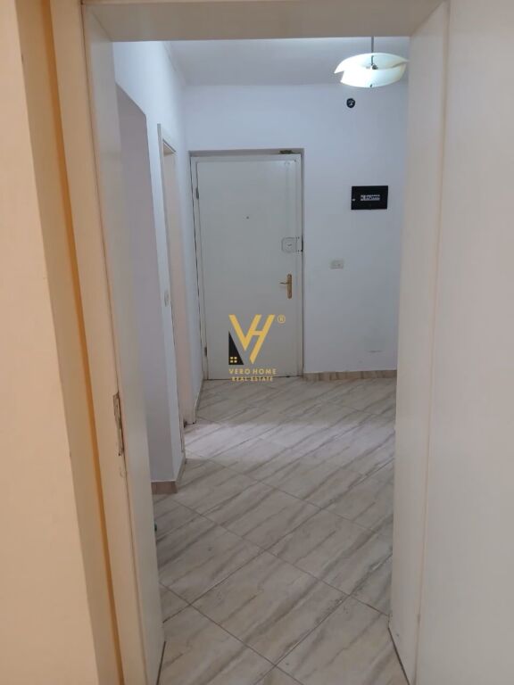 JEPET GARSIONERE 45 M2 ME QIRA TE RR.HOXHA TAHSIM 42.000 LEKE