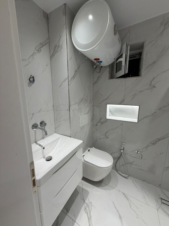 Shitet apartament 1+1 ne zonen e Sarandes prane Komisariatit te Policise se Rendit  ID 5487