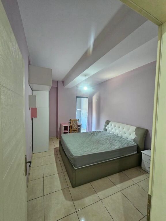 Jepet apartament 1+1 me qira ne Astir , prane Hotel Marinaj , Unaza e Re .
