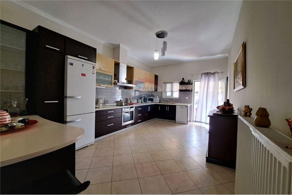 🏡 3-STORY DUPLEX FOR RENT | NEAR THE OLD COURT, VLORË