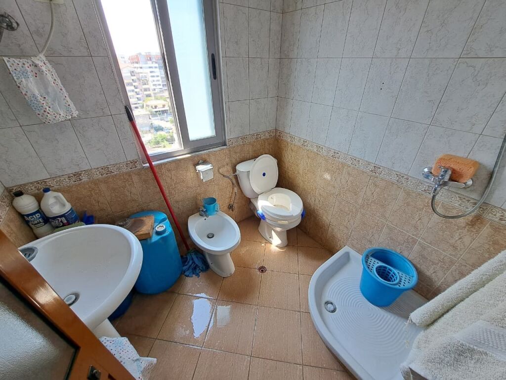 Apartament 2+1 ne Shitje ne Astir, Prane Rrethrrotullimit 