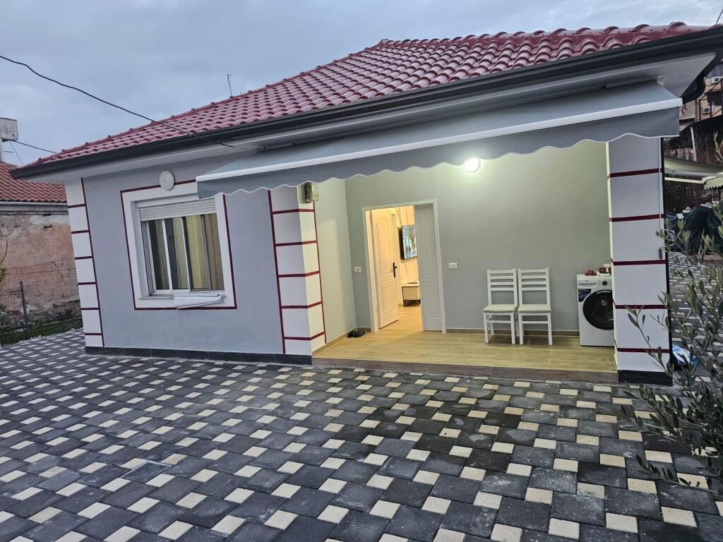 Rent | Shtëpi private 1 + 1 | Laprakë | 450 €/month