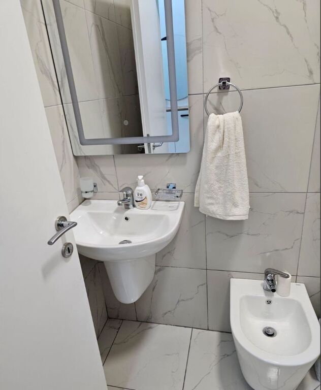 Apartament 2+1+2 Me Qera Te Amerikan 3  ID 5482