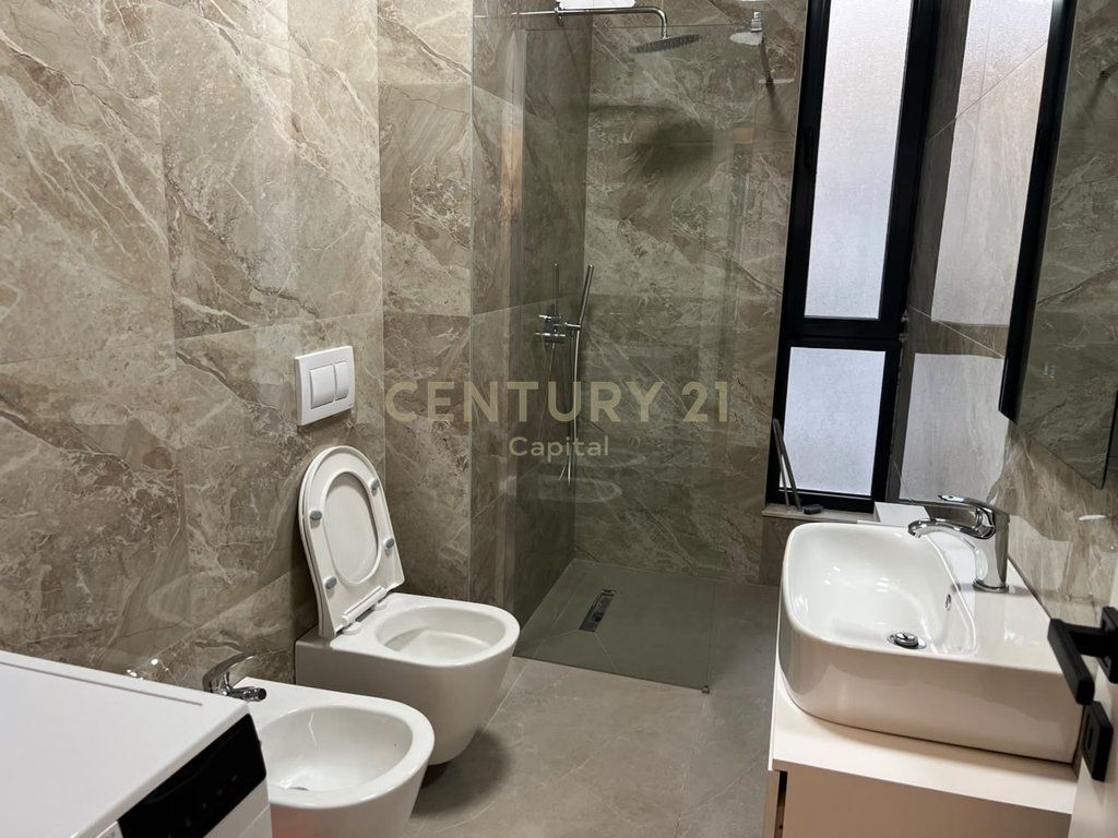 Appartamento 1+1 di lusso in affitto vicino a SPAK, edificio nuovo! 700 € /Mese 65.000 Lek /Mese