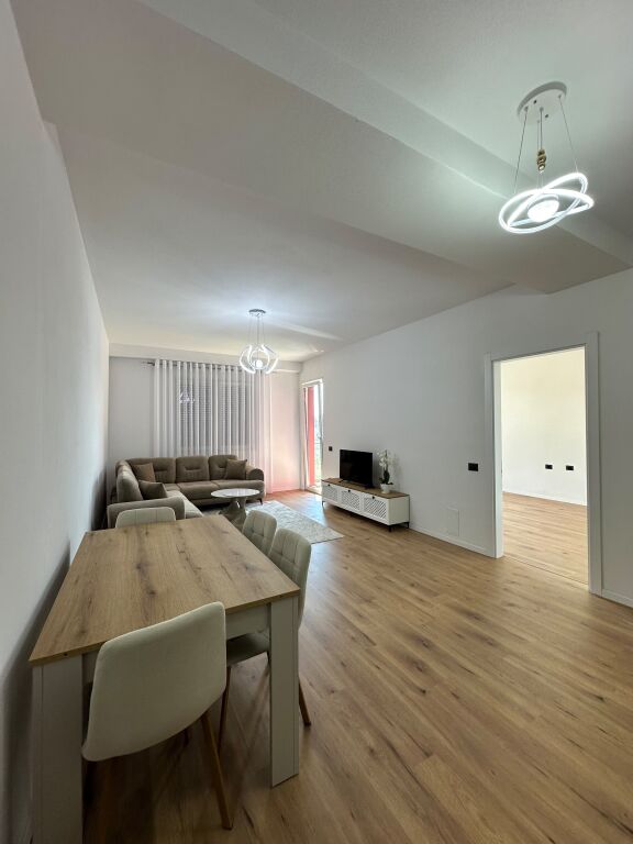 Apartament me qera 2+1
