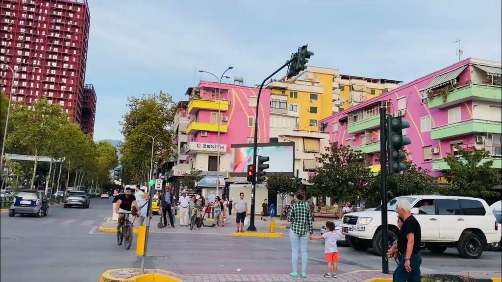 VENDESI 2 APPARTAMENTI 2+1+BALCONE "21 DICEMBRE, VIA KONGRESI I LUSHNJES" 187.900 EURO E 234.900 EURO