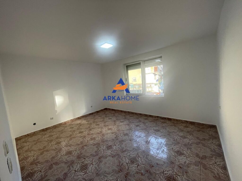 JEPET ME QERA APARTAMENT 2+1 "5 MAJ" 50.000 LEKE