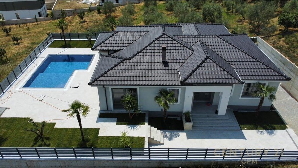 Individual Villa with Pool for Sale in Farke!