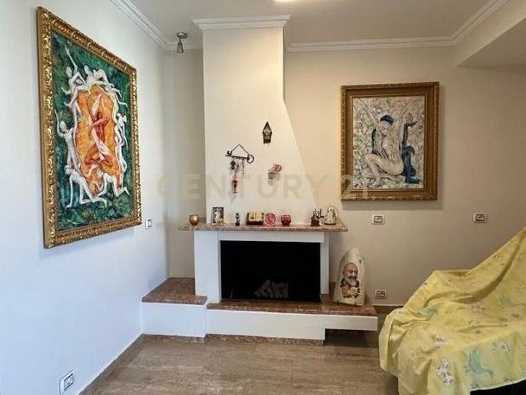 🏡 **SHITET APARTAMENT 2+1+2 – RRUGA BARRIKADAVE**