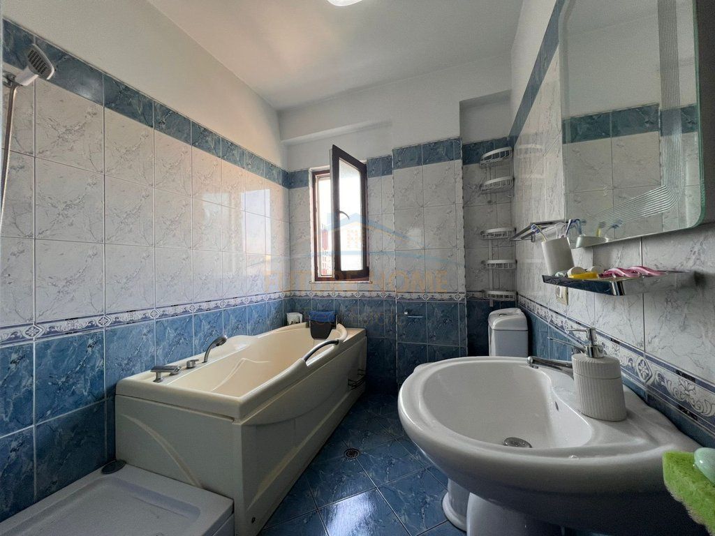 Jepet me qera apartament 3+1,Yzberisht Tirane