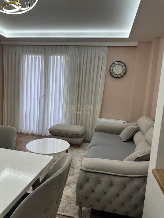 VENDESI 2+1 APPENA ARREDATO A DURRËS