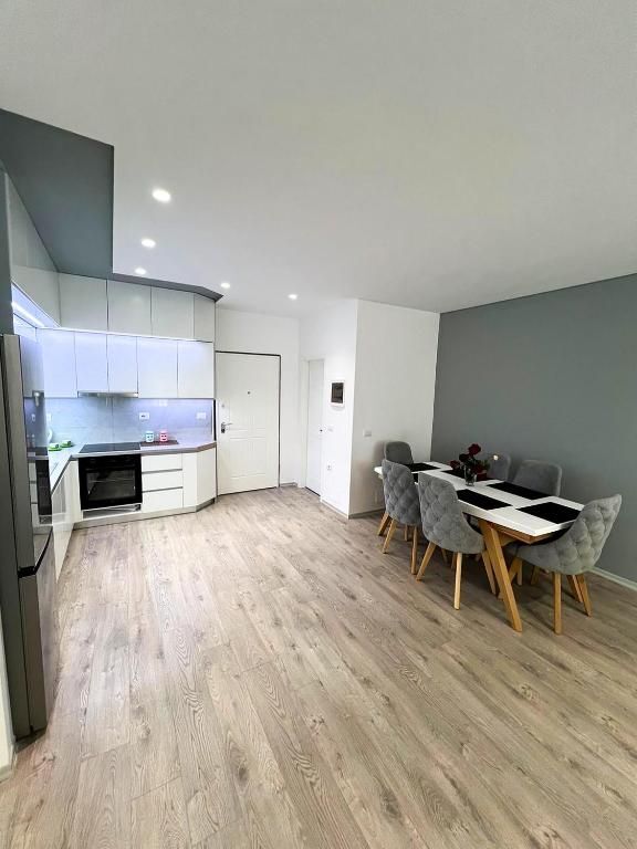 Shitet Apartament 2+1  SARANDE