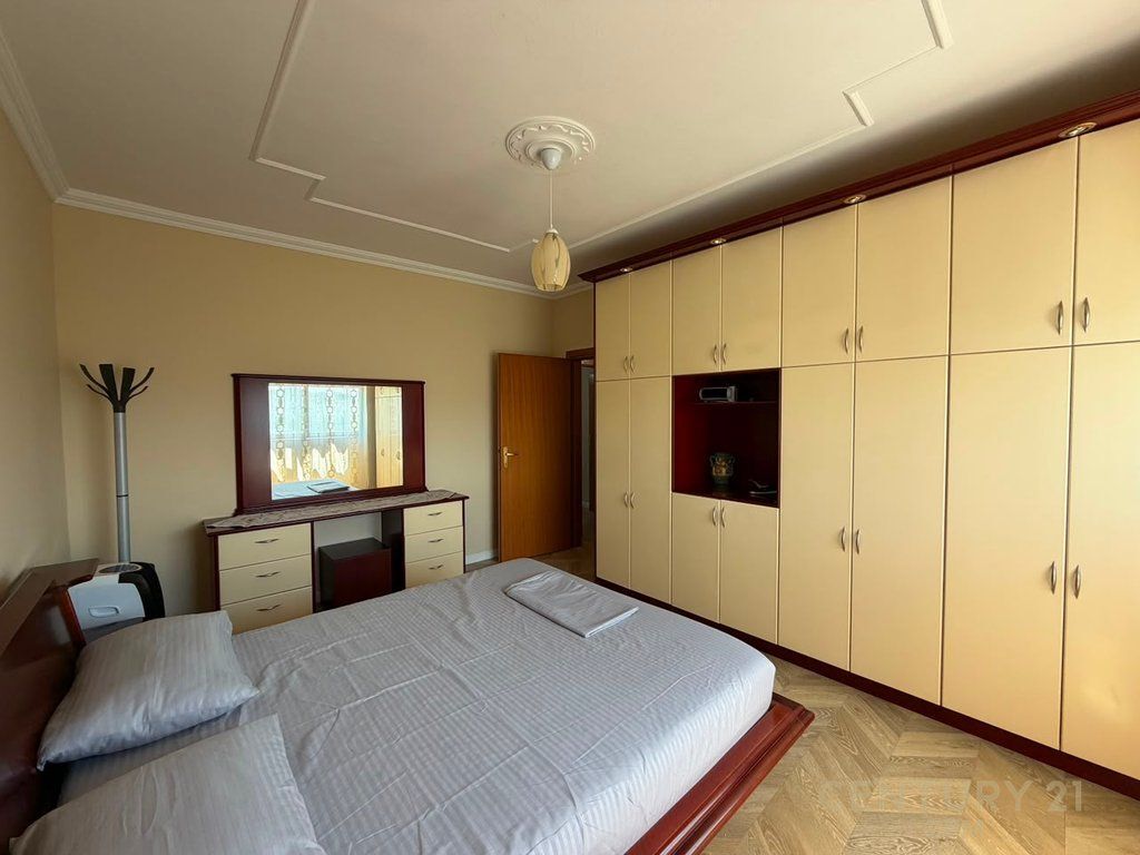 Apartament 4+1 per qira tek ish Ekspozita 1,400 € /Muaj 130,000 Lekë /Muaj