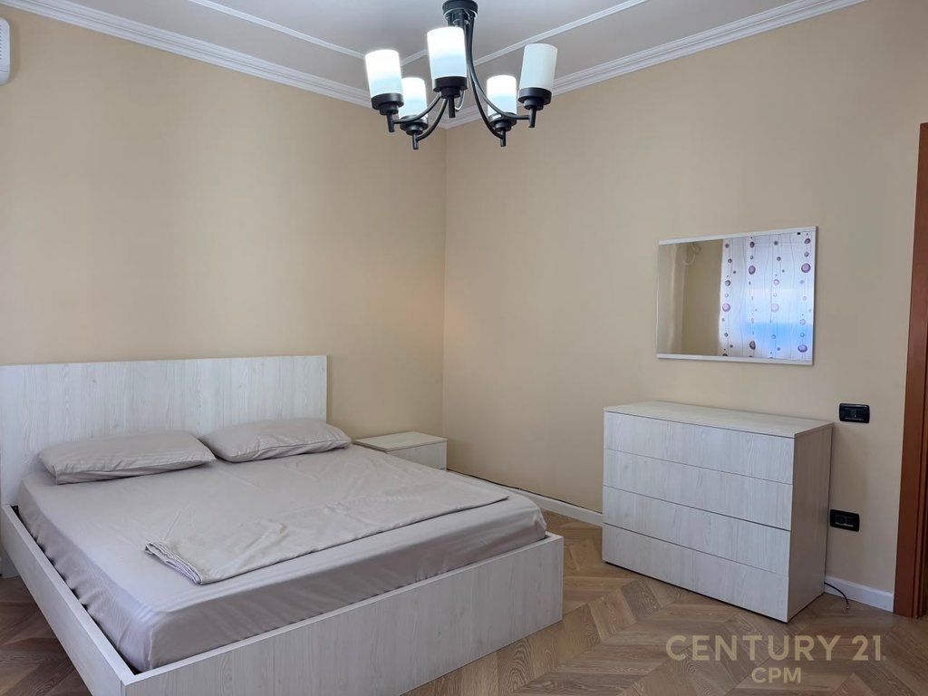 Apartament 4+1 per qira tek ish Ekspozita 1,400 € /Muaj 130,000 Lekë /Muaj
