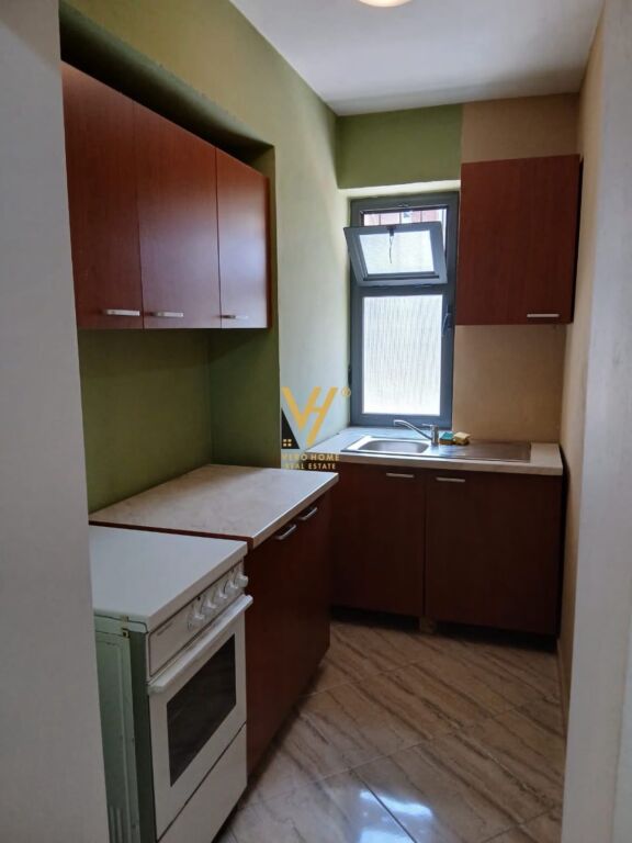 JEPET GARSIONERE 45 M2 ME QIRA TE RR.HOXHA TAHSIM 42.000 LEKE