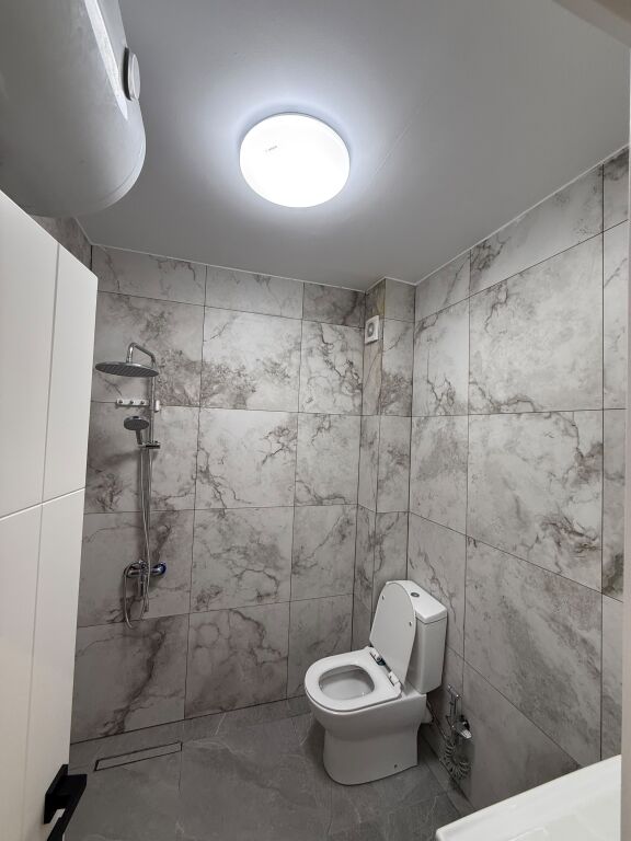 Shitet apartament 1+1 prane Terminalit te Autobuzave