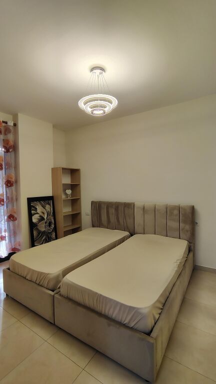 Super Apartament 1+1 me qera tek pazari i Ri (60,000 Leke)