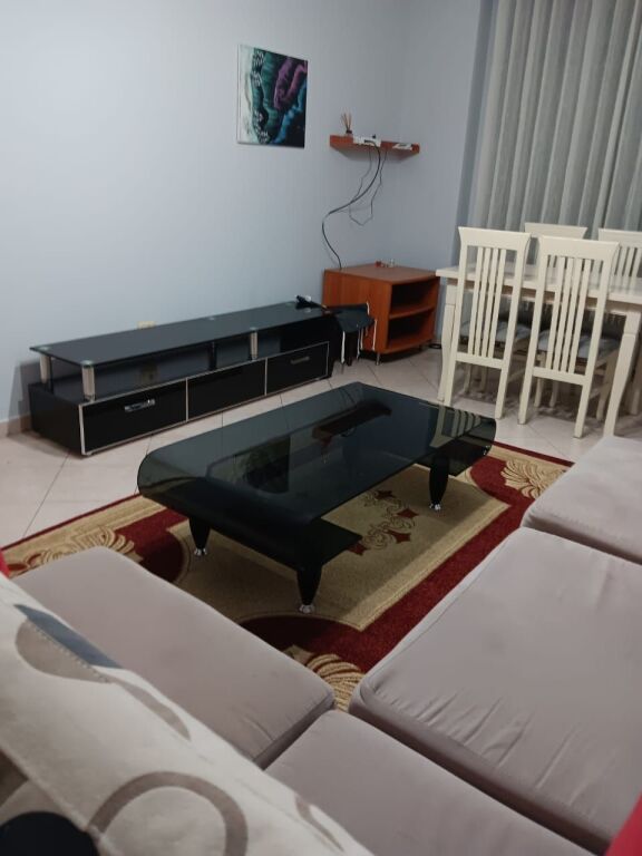 Jepet me qira apartament 1+1