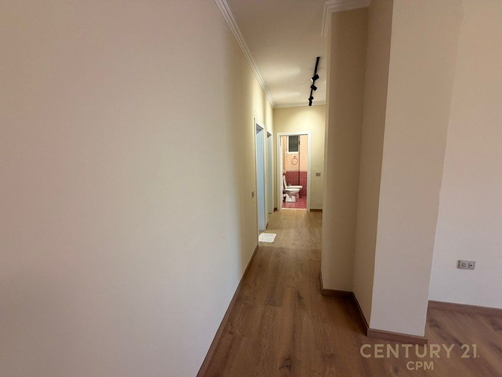 SHESIM APARTAMENT 3+1+2 PRANE STACIONIT TE FUNDIT TE TIRANES SE RE!!! Çmimi sipas kërkesës