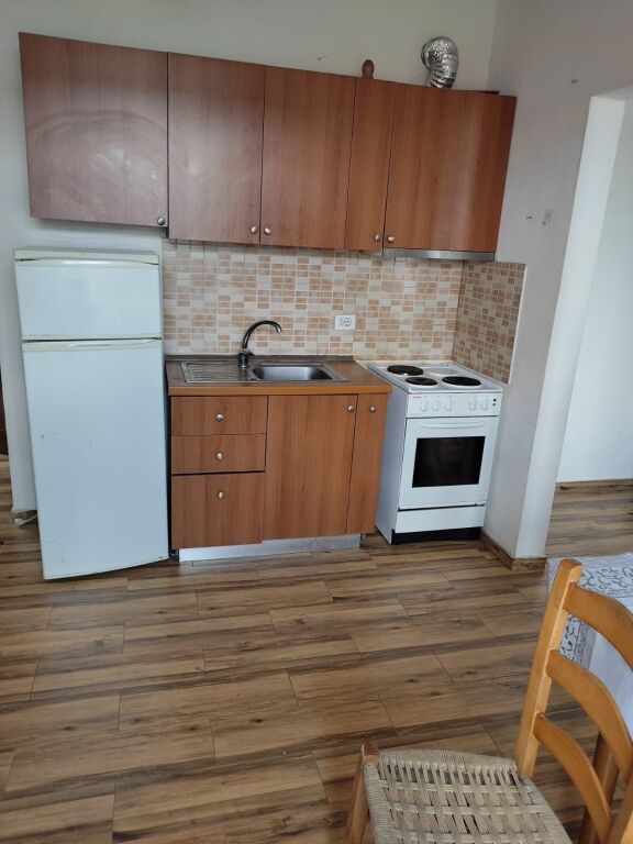 GARSONIERA 25.000 LEKE MERCATO ELETTRICO