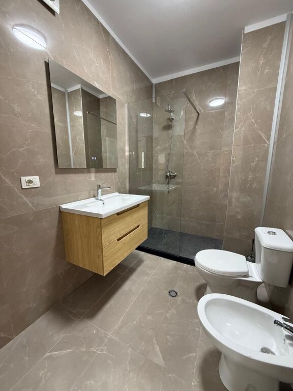 Apartament 1+1 ne shitje , Shkolla e Kuqe !