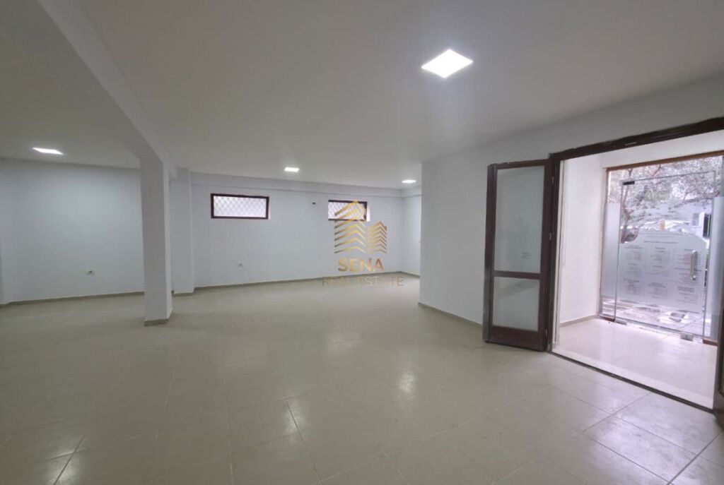 Rent, Business Space – Openspace, Dry Lake, 90,000 Leke